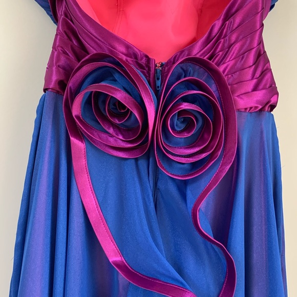 Kiss Kiss Formal Prom Dress ! - Picture 6 of 11